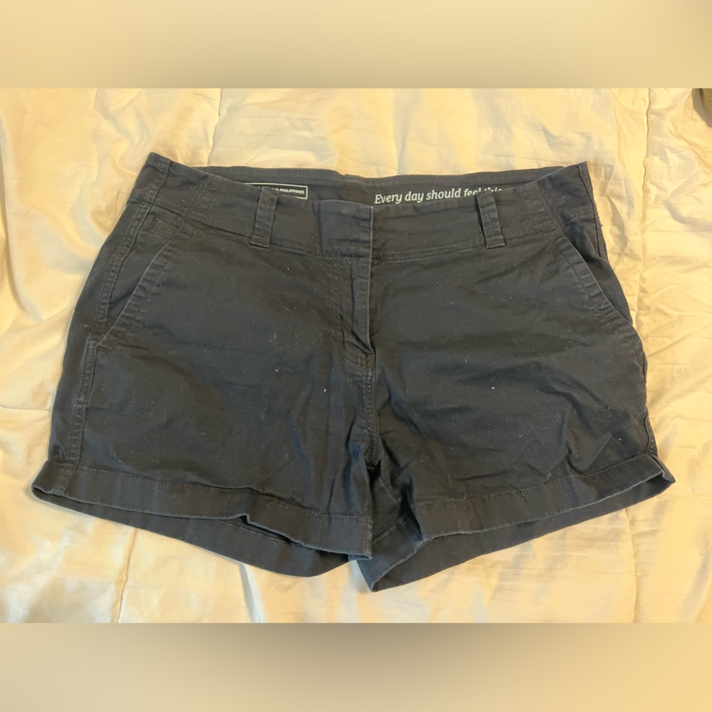Women’s vineyard vines short. 3.5 inch inseam. Size 8
